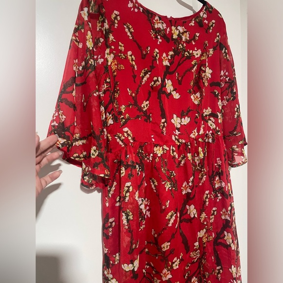 Beautiful Dress - Picture 2 of 5